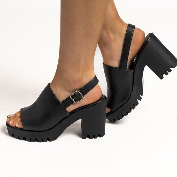 DV by Dolce Vita Shoes - DV BY DOLCE VITA Watch Me Walk Away Lug Sandal EUC size 6.5